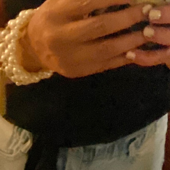 TRIO WHITE PEARL GOLD TASSEL STACK ABLE BRACELET - Picture 5 of 5